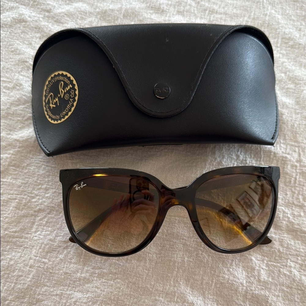 Ray-Ban Brown Sunglasses Classic Style